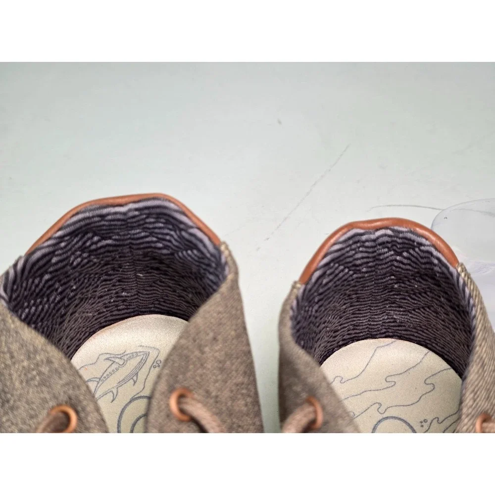 OluKai Nana Hele Wai'apo Men's Chukka Boots Size 9.5 Gray Brown Canvas Mid Shoes